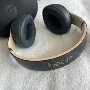 BEATS by Dre STUDIO3 wireless headphones
